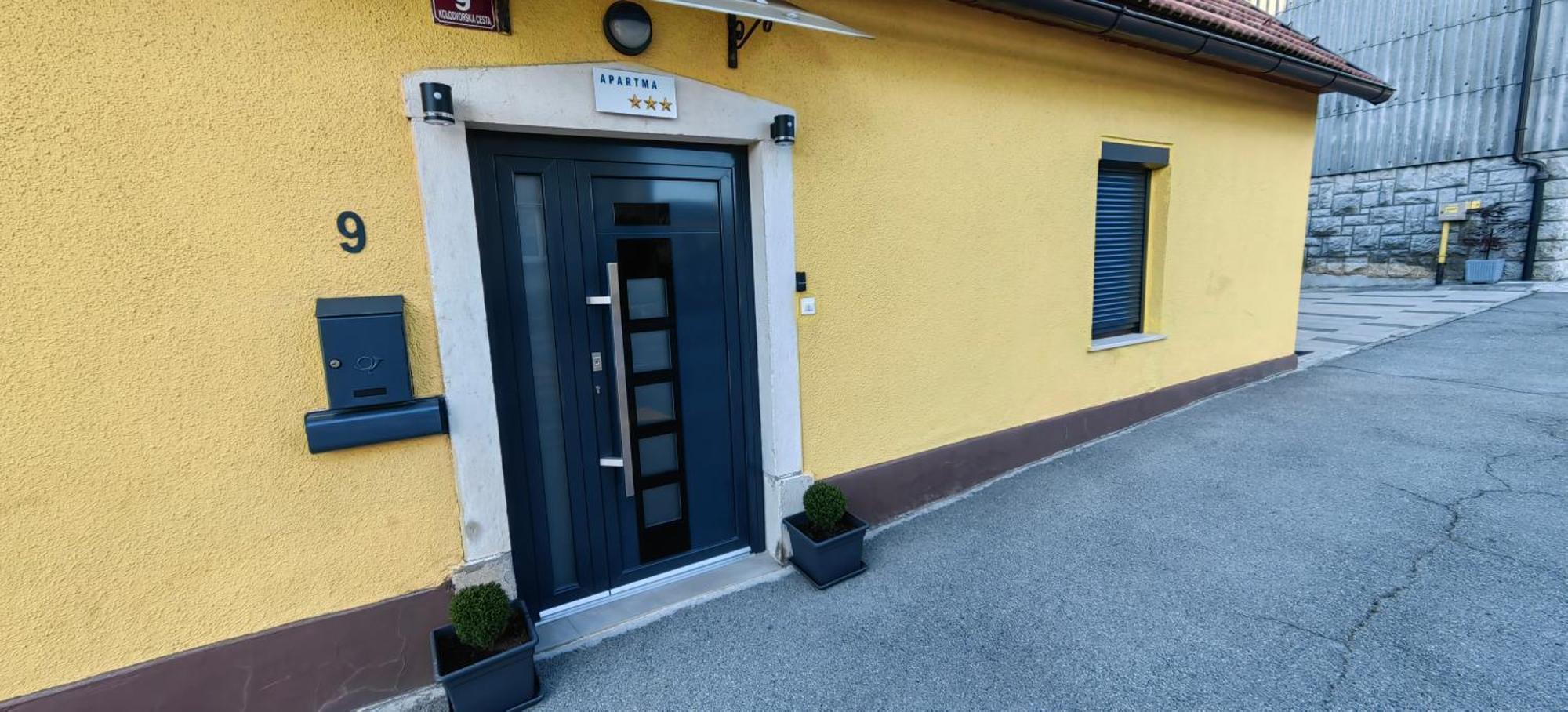 Sana Apartman Postojna Kültér fotó